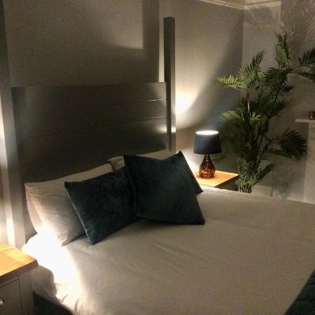 Stylish Flat In Yeovil Somerset Kültér fotó